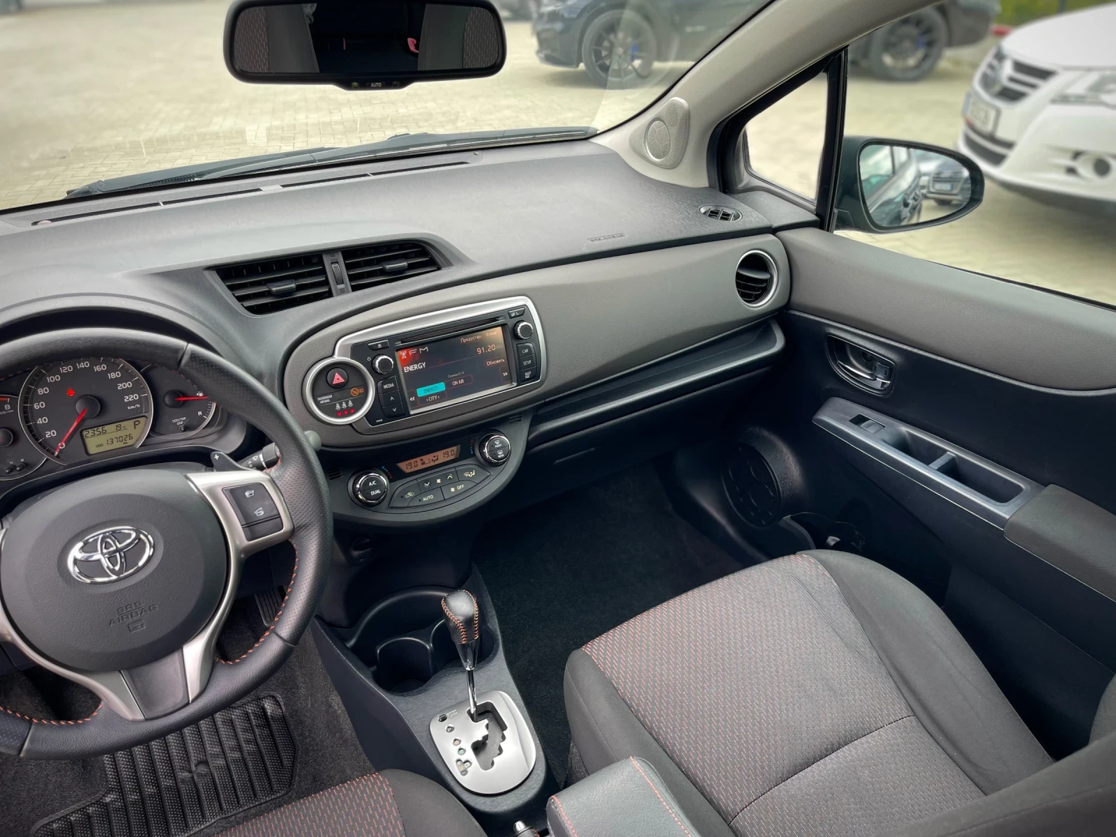 Toyota Yaris Автоматик - изображение 9