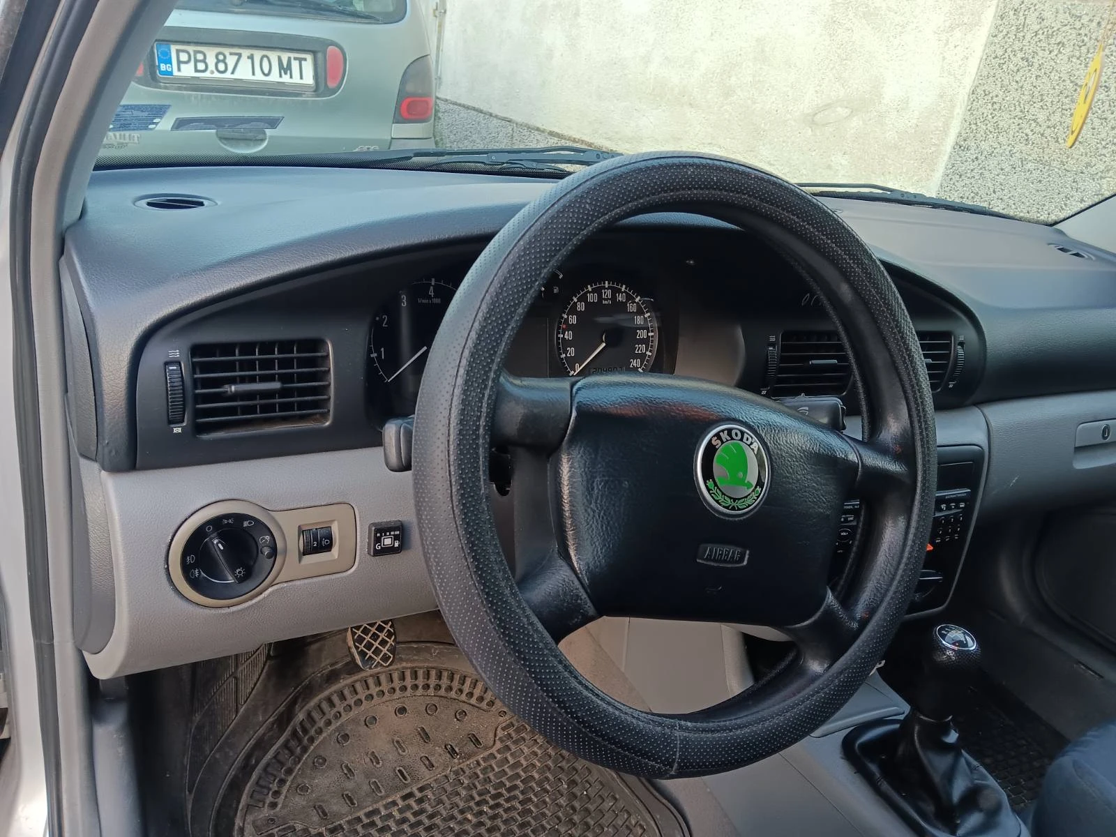 Skoda Octavia 1.6, снимка 5 - Автомобили и джипове - 54182077