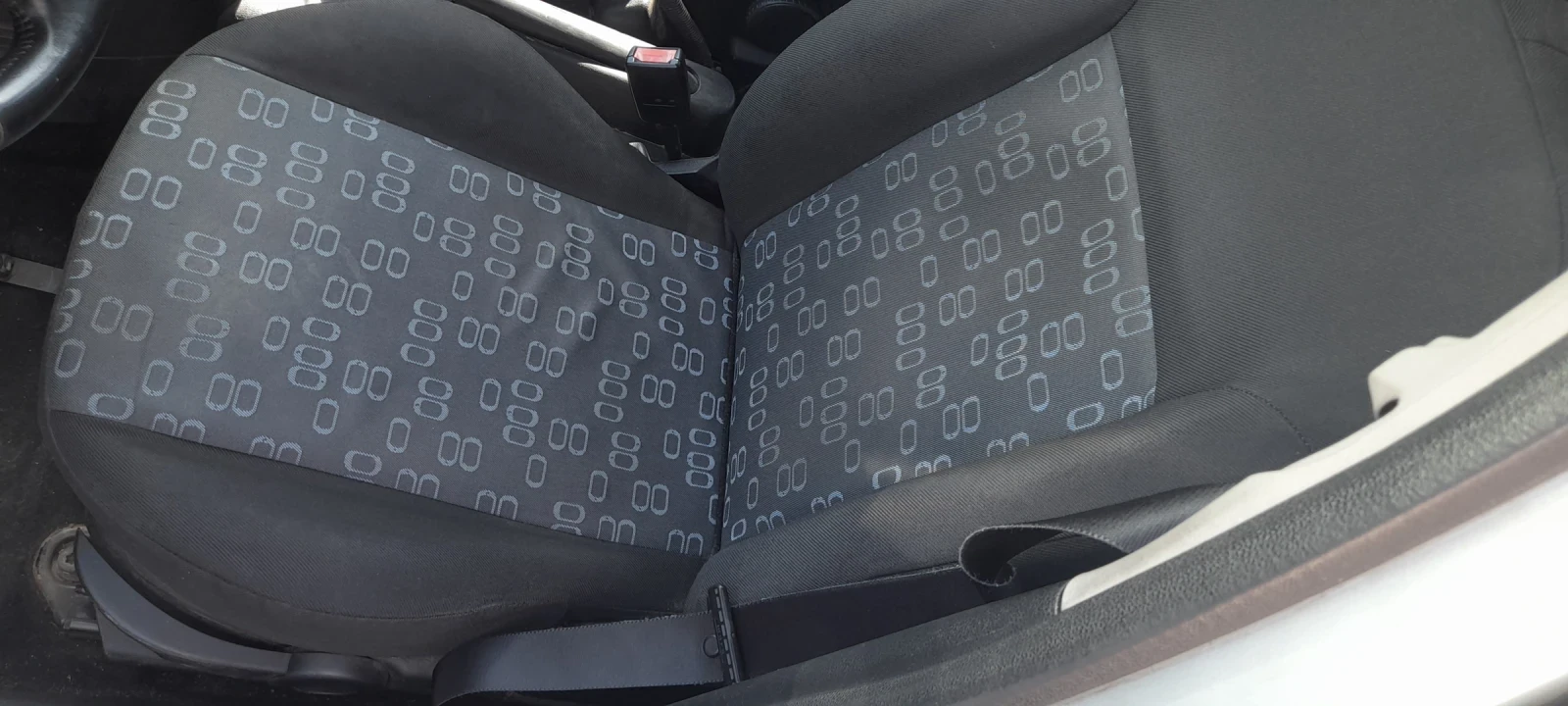 Ford Fiesta 1, 4 D, снимка 14 - Автомобили и джипове - 54228289