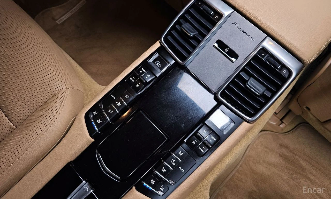 Porsche Panamera 3.6* PDK* CHRONO* 360 КАМЕРИ* ПОДГРЕВ* ОБДУХВАНЕ, снимка 16 - Автомобили и джипове - 54381322