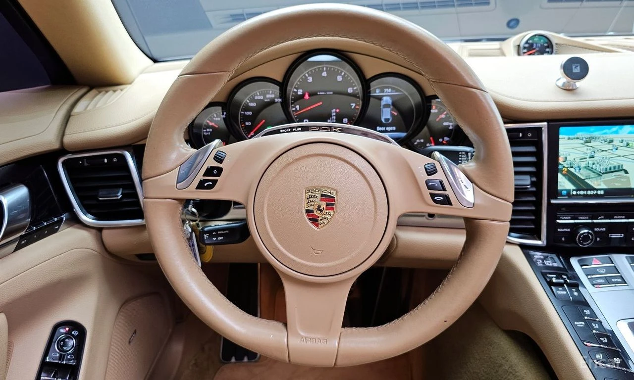 Porsche Panamera 3.6* PDK* CHRONO* 360 КАМЕРИ* ПОДГРЕВ* ОБДУХВАНЕ, снимка 10 - Автомобили и джипове - 54381322