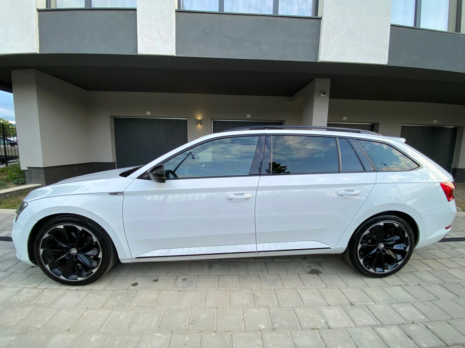 Skoda Superb Sportline, снимка 8 - Автомобили и джипове - 54726524