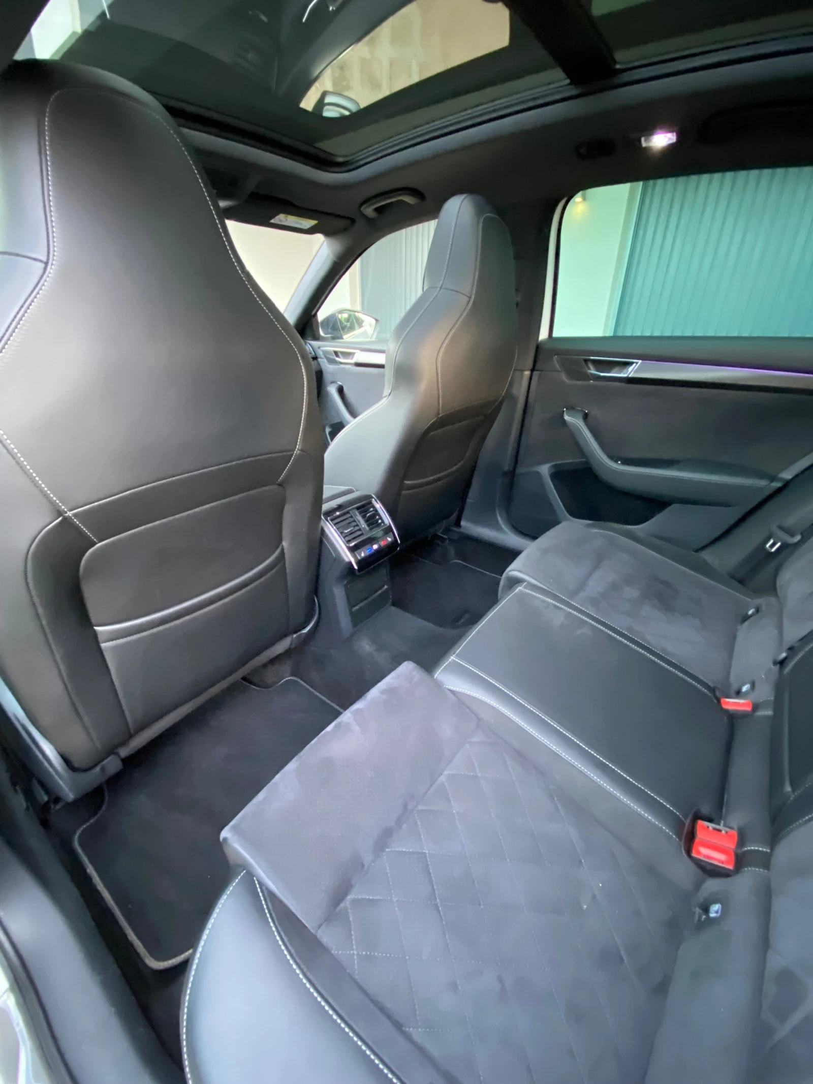 Skoda Superb Sportline, снимка 14 - Автомобили и джипове - 54726524