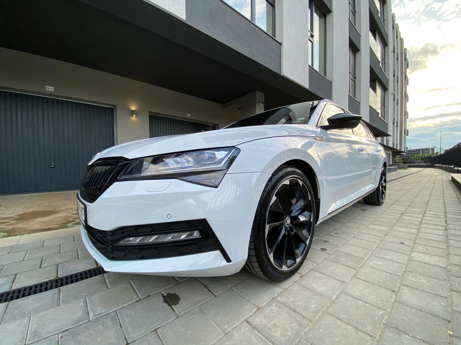 Skoda Superb Sportline, снимка 2 - Автомобили и джипове - 54726524