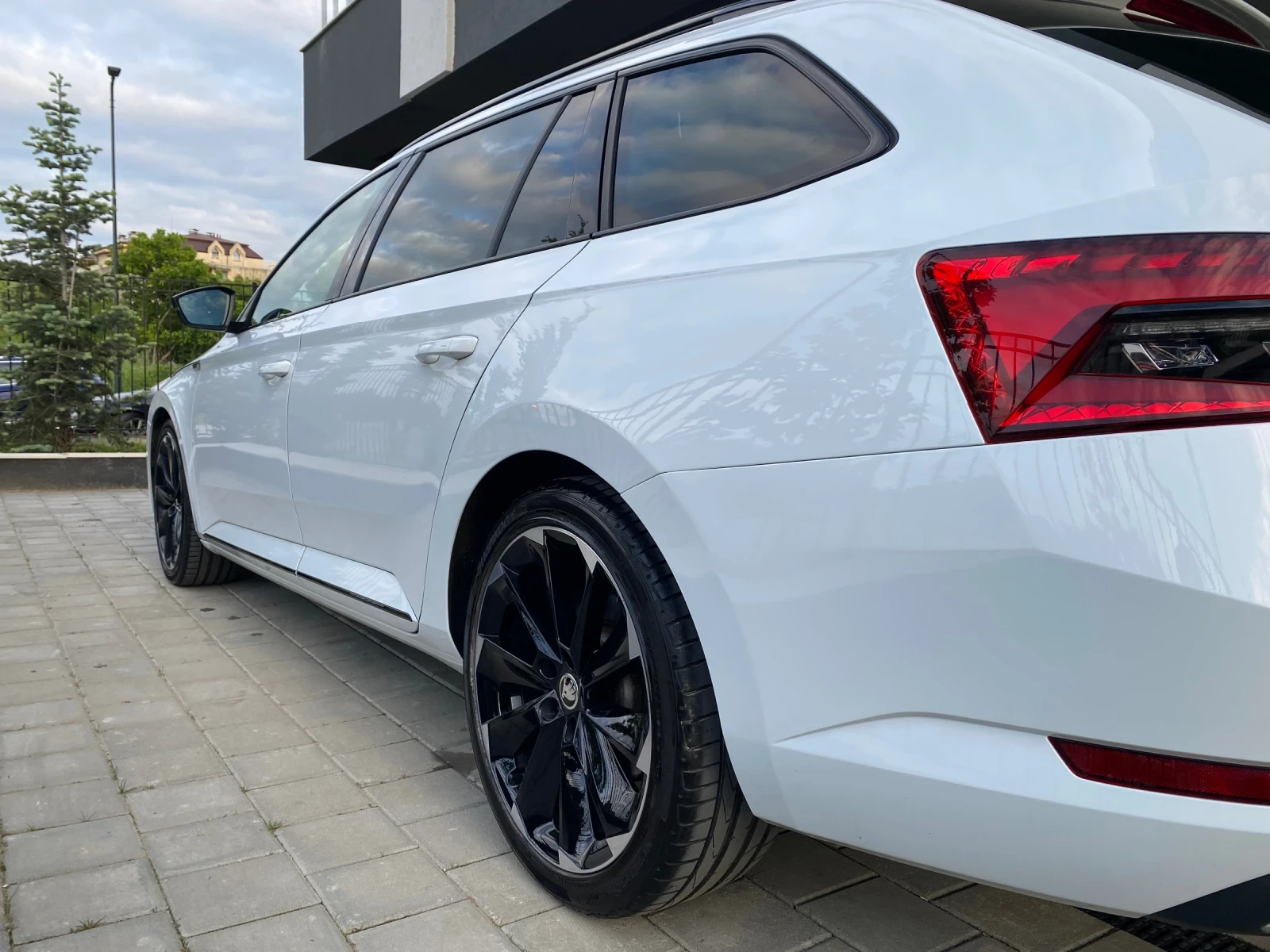 Skoda Superb Sportline, снимка 4 - Автомобили и джипове - 54726524