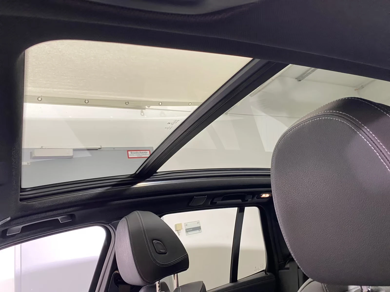 BMW iX3 IMPRESSIVE/286HP/PANO/H&K/MEMO/CAM/HUD/NAVI/393q, снимка 11 - Автомобили и джипове - 54855200