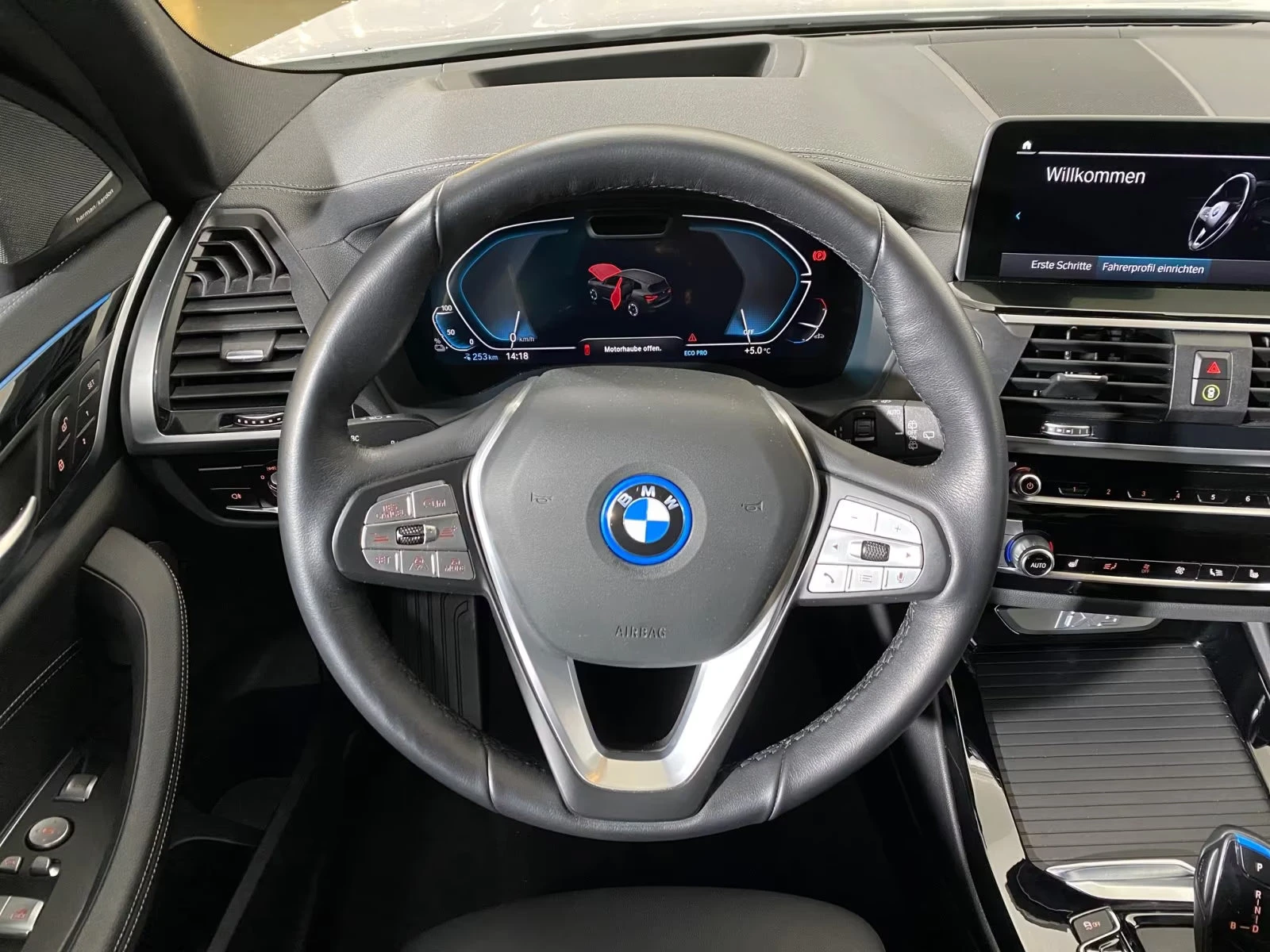 BMW iX3 IMPRESSIVE/286HP/PANO/H&K/MEMO/CAM/HUD/NAVI/393q, снимка 8 - Автомобили и джипове - 54855200