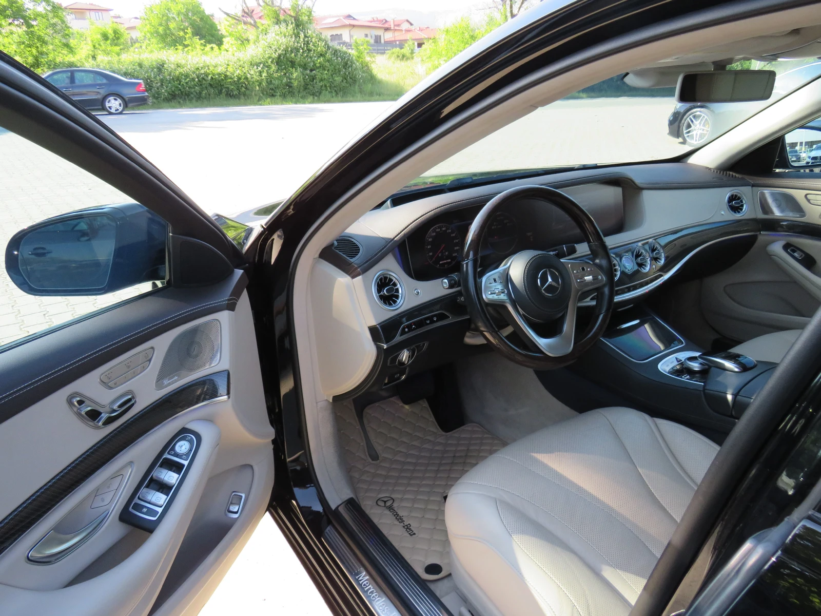 Mercedes-Benz S 560 * AMG PACK TV PANO KEYLES FULL* , снимка 9 - Автомобили и джипове - 54956438