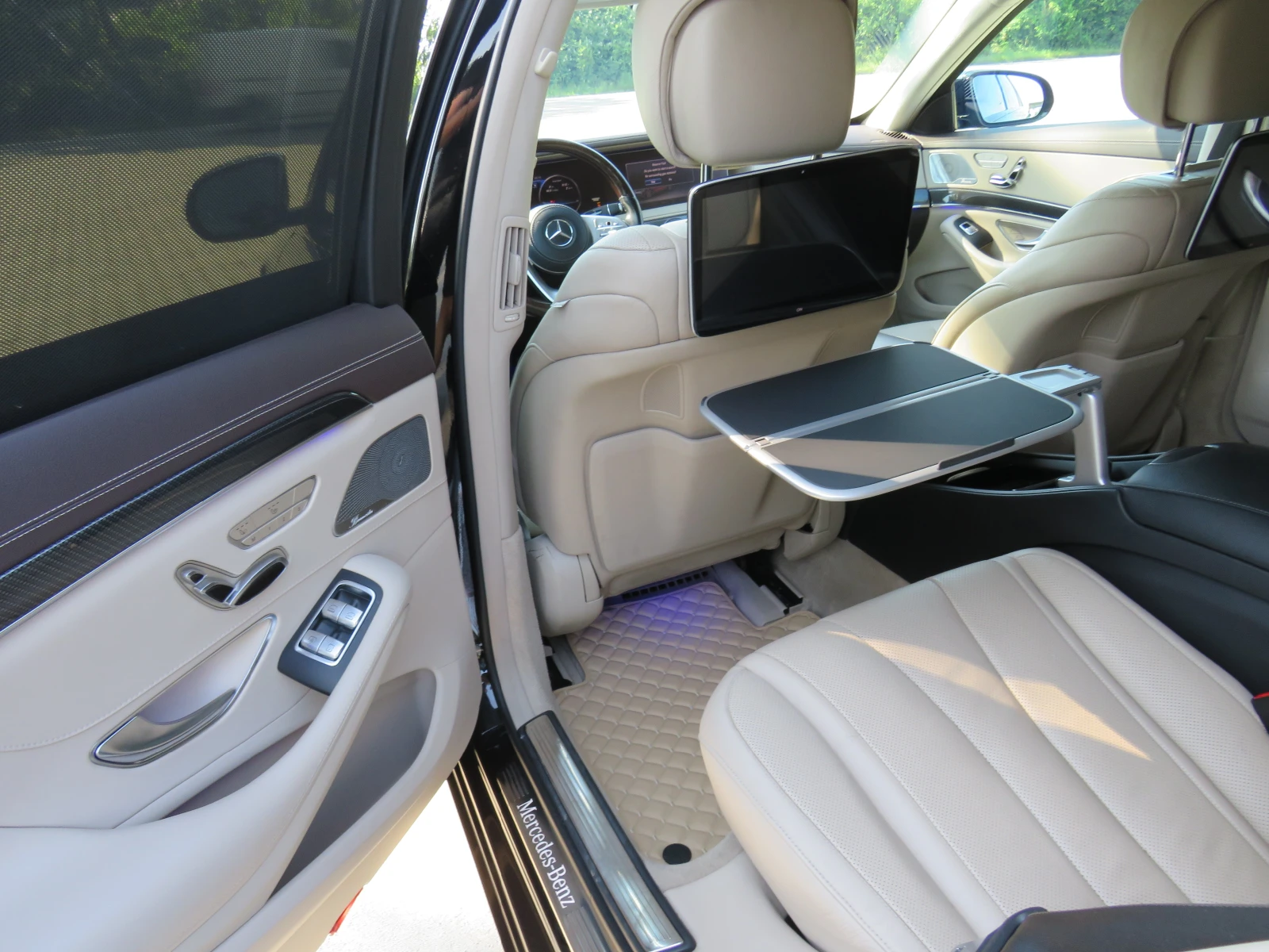 Mercedes-Benz S 560 * AMG PACK TV PANO KEYLES FULL* , снимка 10 - Автомобили и джипове - 54956438