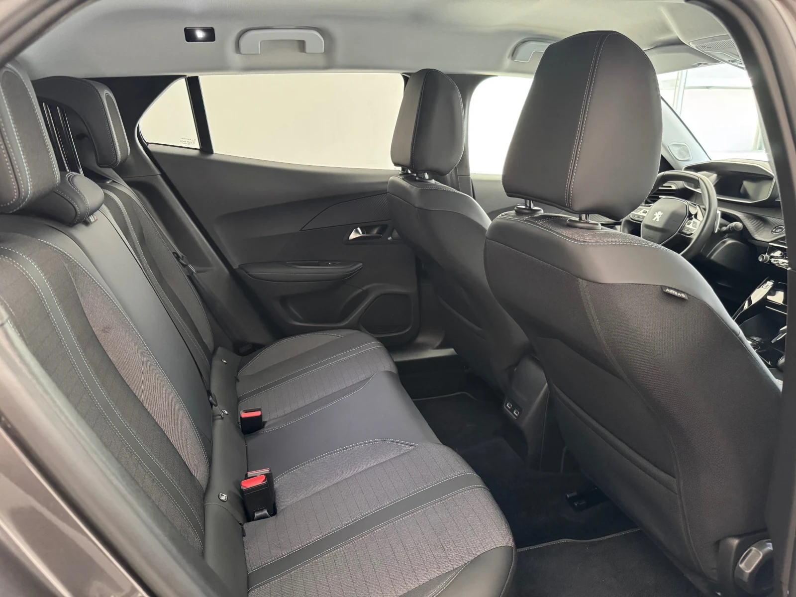 Peugeot 2008 1.5 BlueHDI 8мм Сменена верига EAT8, снимка 13 - Автомобили и джипове - 55878551