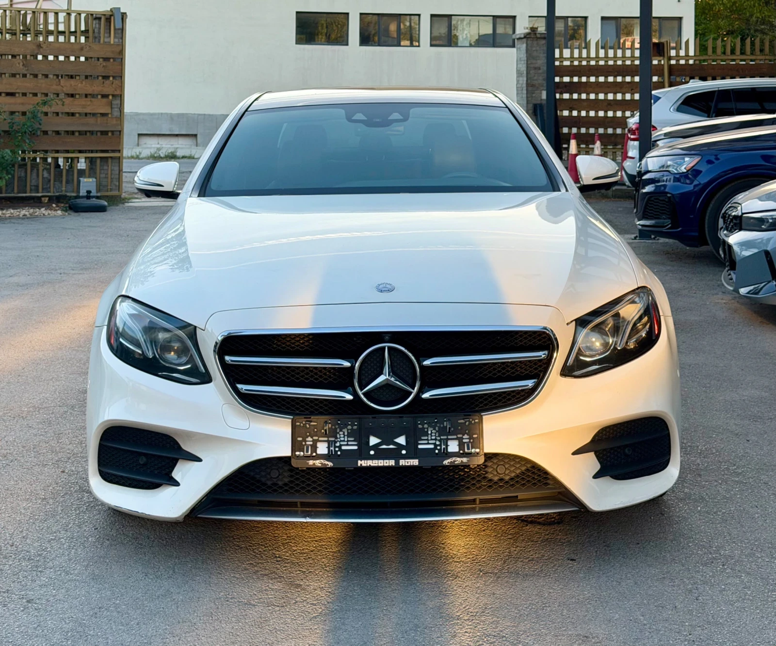 Mercedes-Benz E 400 AMG-Pack 4Matic, снимка 3 - Автомобили и джипове - 56374125