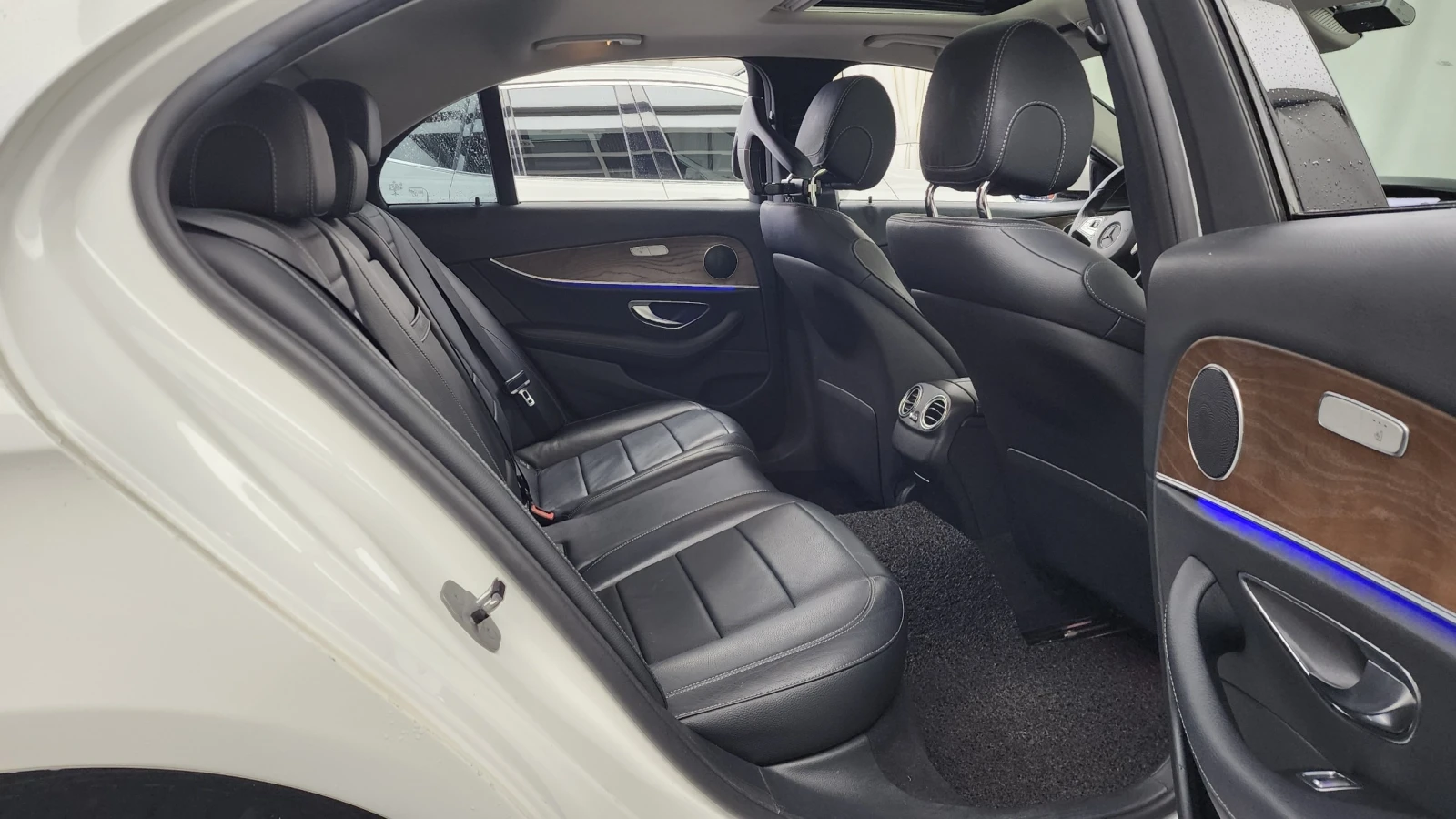 Mercedes-Benz E 300 4MATIC * ������� * 360 * ��� | Mobile.bg � ����������� 10