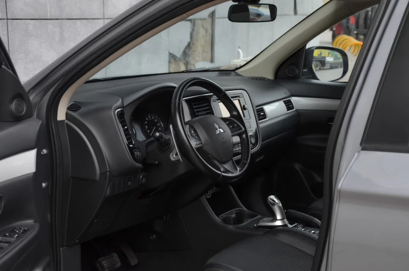 Mitsubishi Outlander Plug-in Xibrid EV, снимка 7 - Автомобили и джипове - 52429780