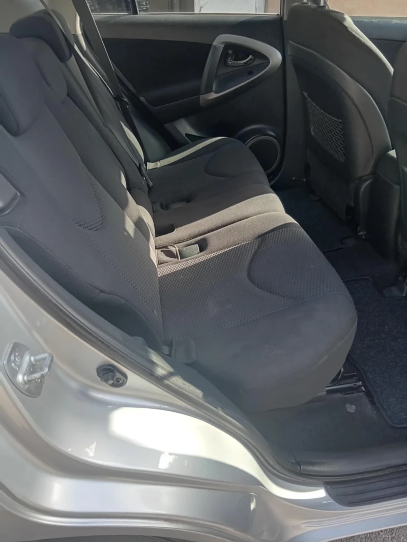 Toyota Rav4, снимка 7 - Автомобили и джипове - 52818353