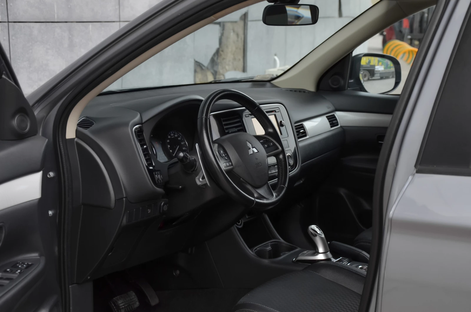 Mitsubishi Outlander Plug-in Xibrid EV - изображение 7