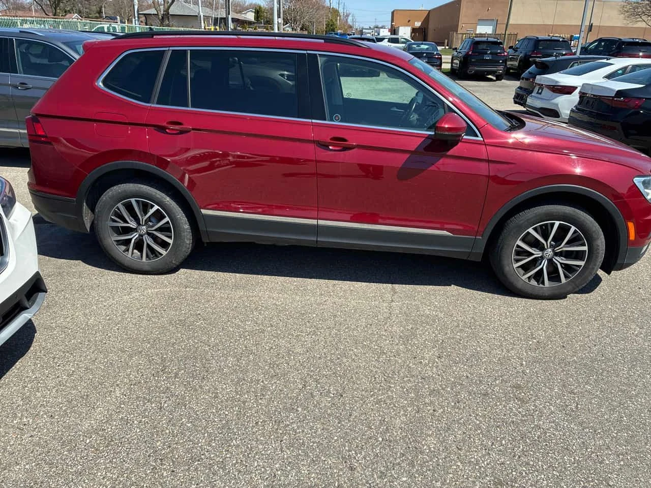 VW Tiguan * Comfortline * CARFAX * ОТ ПРЕДСТАВИТЕЛСТВО НА VW, снимка 3 - Автомобили и джипове - 54145044