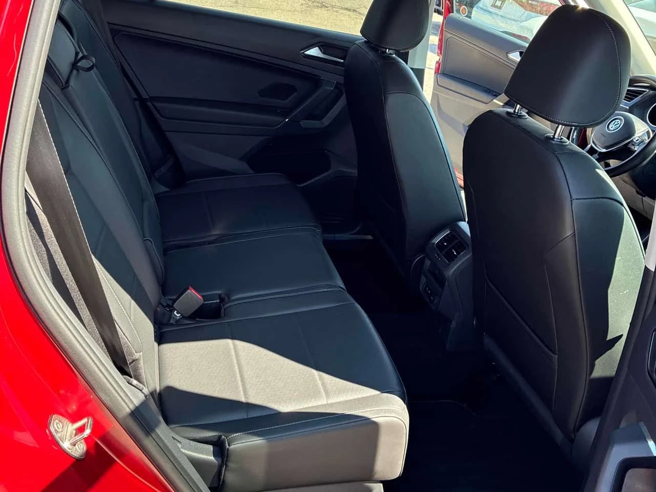 VW Tiguan * Comfortline * CARFAX * ОТ ПРЕДСТАВИТЕЛСТВО НА VW, снимка 13 - Автомобили и джипове - 54145044