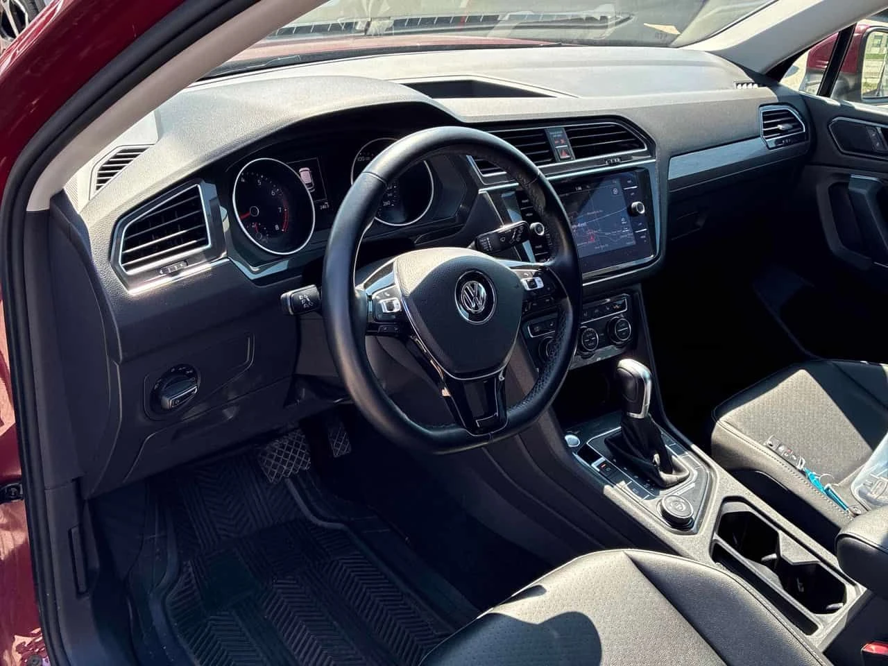 VW Tiguan * Comfortline * CARFAX * ОТ ПРЕДСТАВИТЕЛСТВО НА VW, снимка 7 - Автомобили и джипове - 54145044