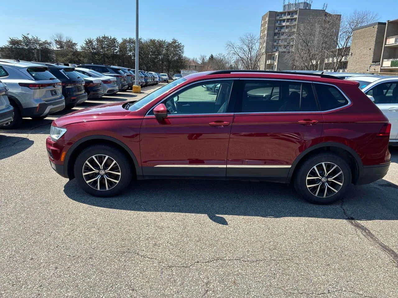 VW Tiguan * Comfortline * CARFAX * ОТ ПРЕДСТАВИТЕЛСТВО НА VW, снимка 2 - Автомобили и джипове - 54145044