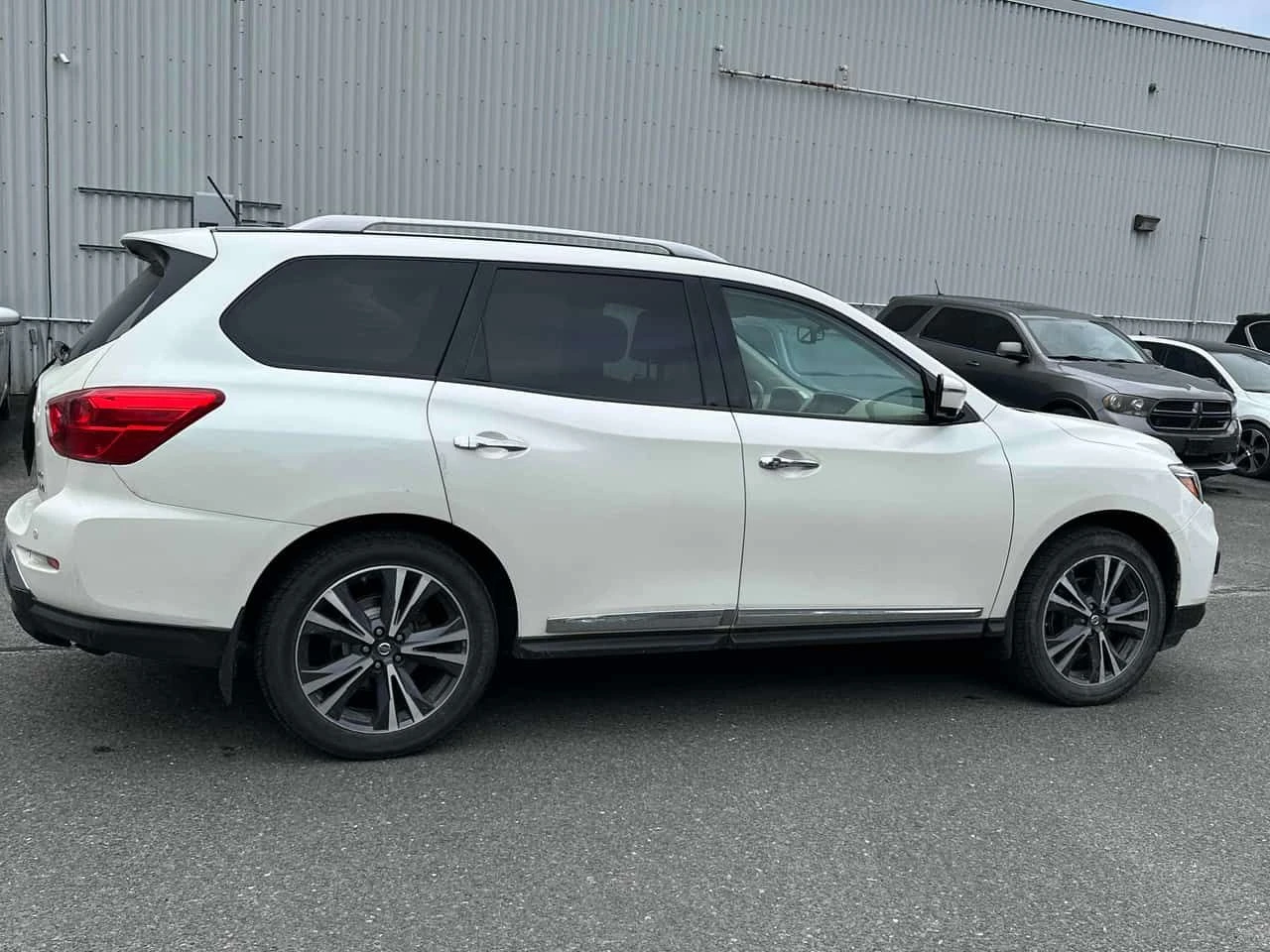 Nissan Pathfinder * 4WD 4dr Platinum* АВТОКРЕДИТ* , снимка 3 - Автомобили и джипове - 55075777