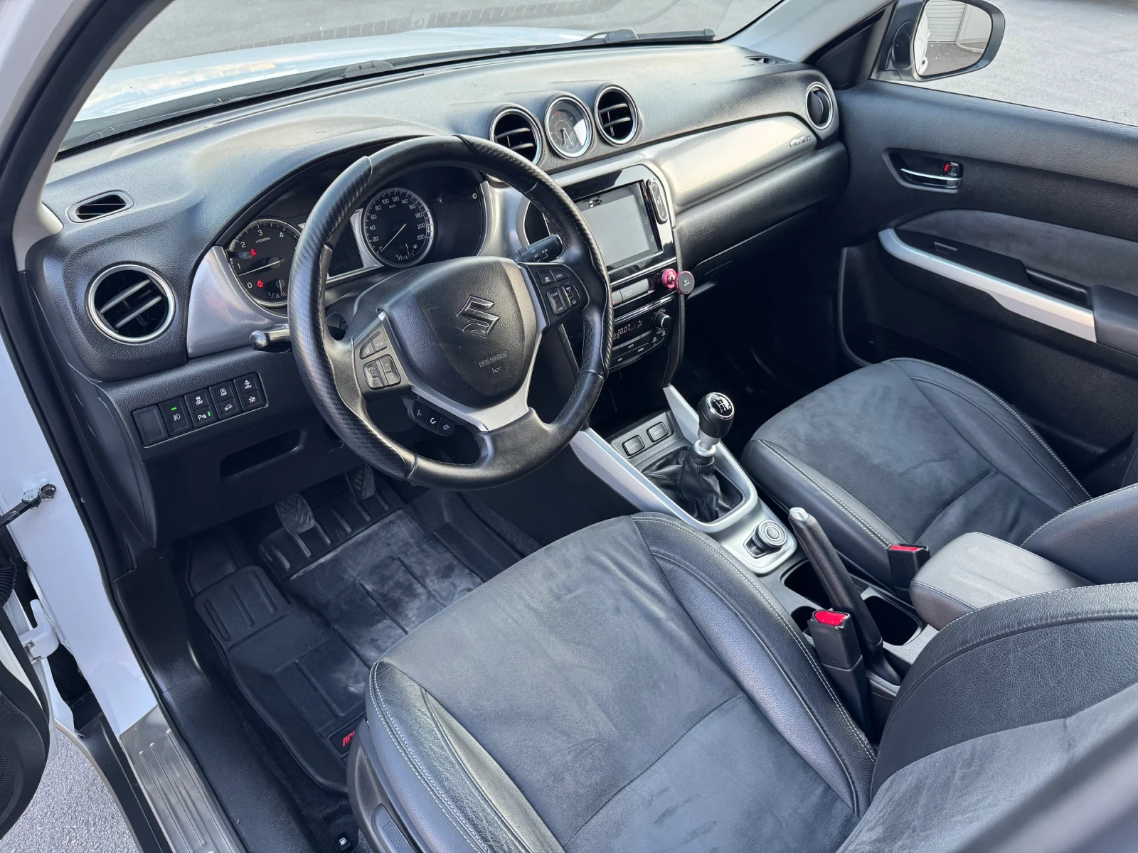 Suzuki Vitara 1.6D 120k.c. ALL GRIP * Navi * Кожа * Алкантара, снимка 9 - Автомобили и джипове - 55135160