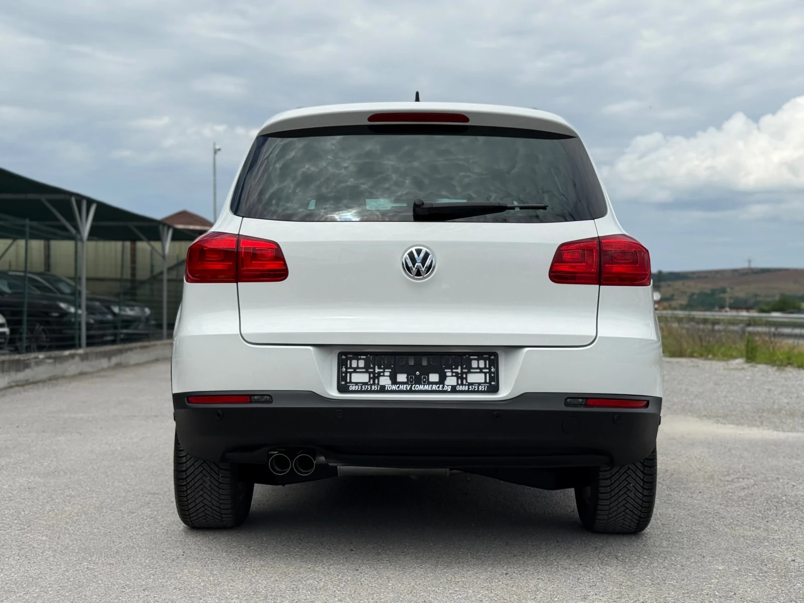 VW Tiguan 2.0-TDI-4x4-HIGHLINE-143.000km-РЕАЛНИ-АВТОМАТ-НОВ, снимка 5 - Автомобили и джипове - 55140590