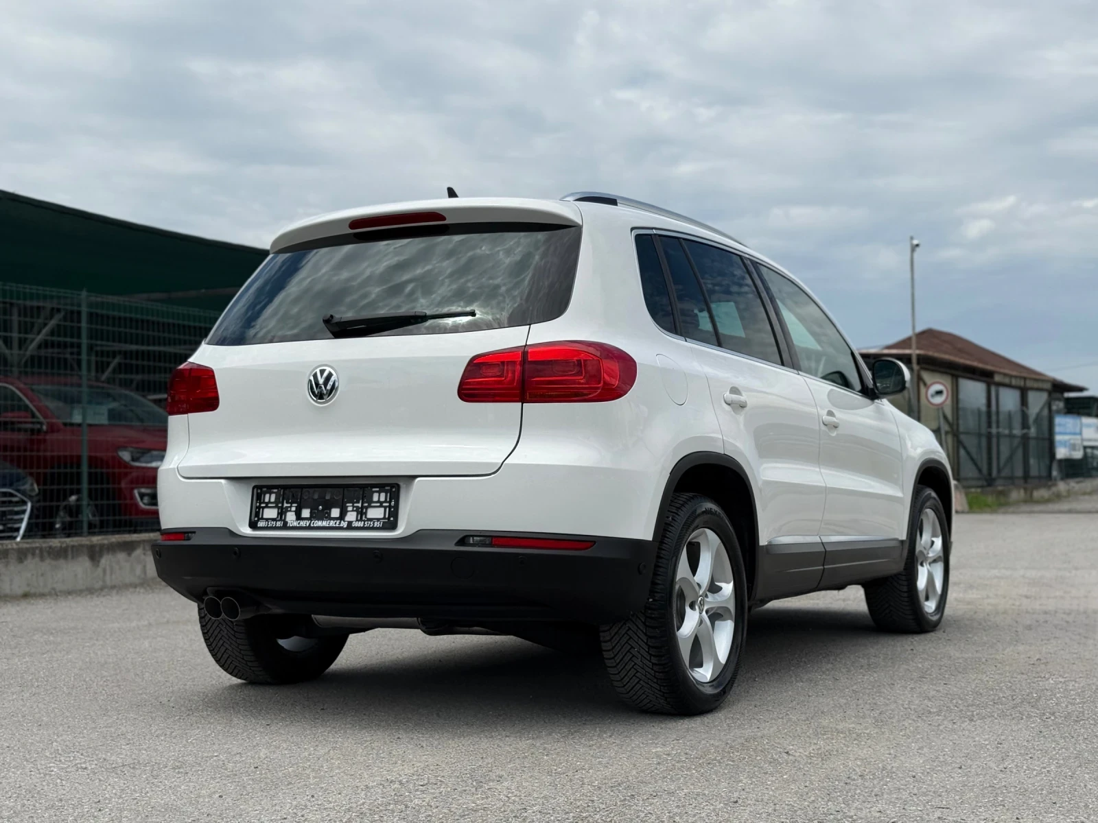 VW Tiguan 2.0-TDI-4x4-HIGHLINE-143.000km-РЕАЛНИ-АВТОМАТ-НОВ, снимка 6 - Автомобили и джипове - 55140590