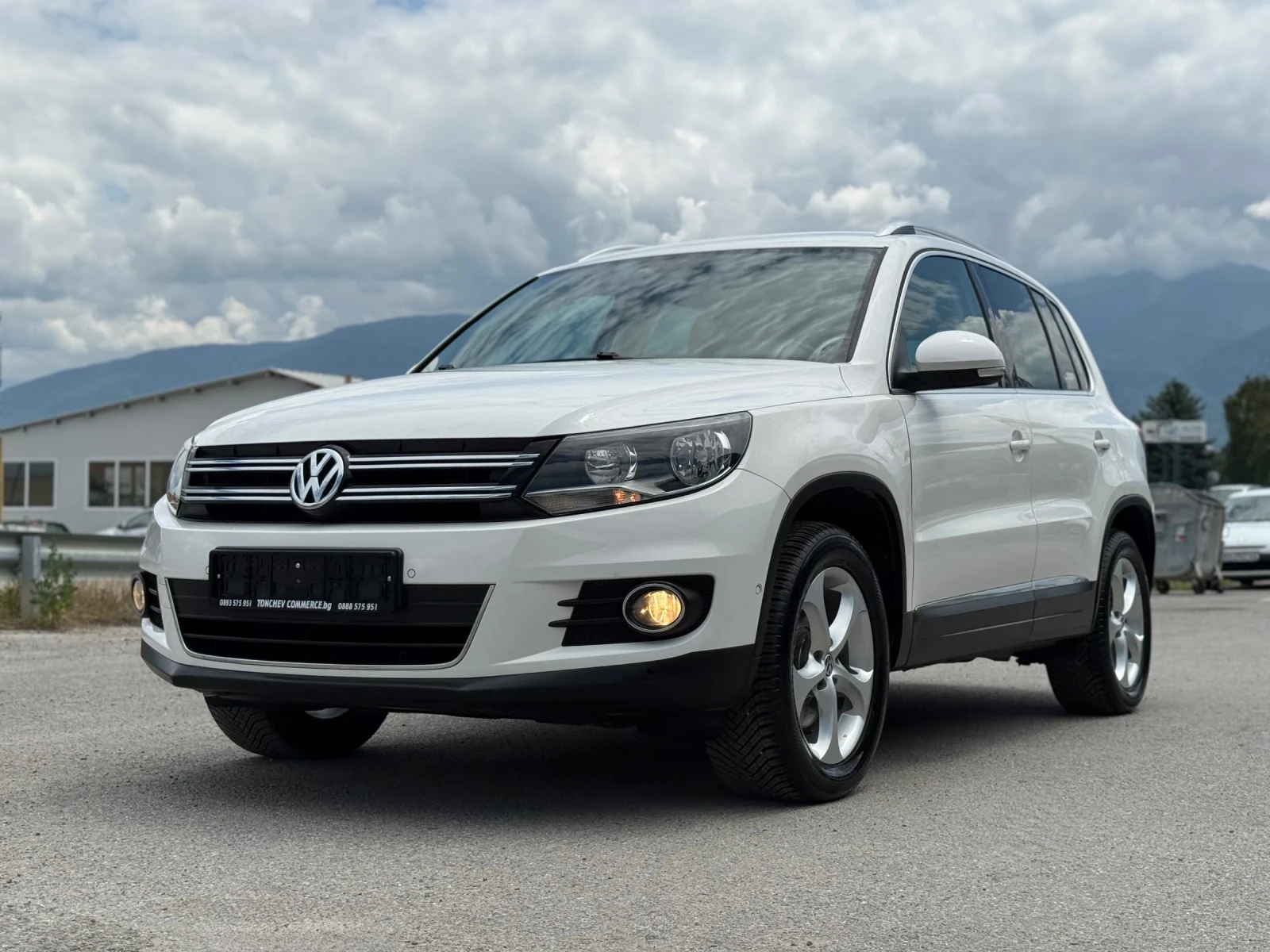 VW Tiguan 2.0-TDI-4x4-HIGHLINE-143.000km-РЕАЛНИ-АВТОМАТ-НОВ, снимка 3 - Автомобили и джипове - 55140590