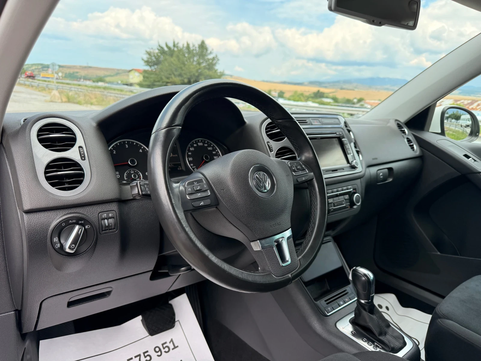 VW Tiguan 2.0-TDI-4x4-HIGHLINE-143.000km-РЕАЛНИ-АВТОМАТ-НОВ, снимка 7 - Автомобили и джипове - 55140590