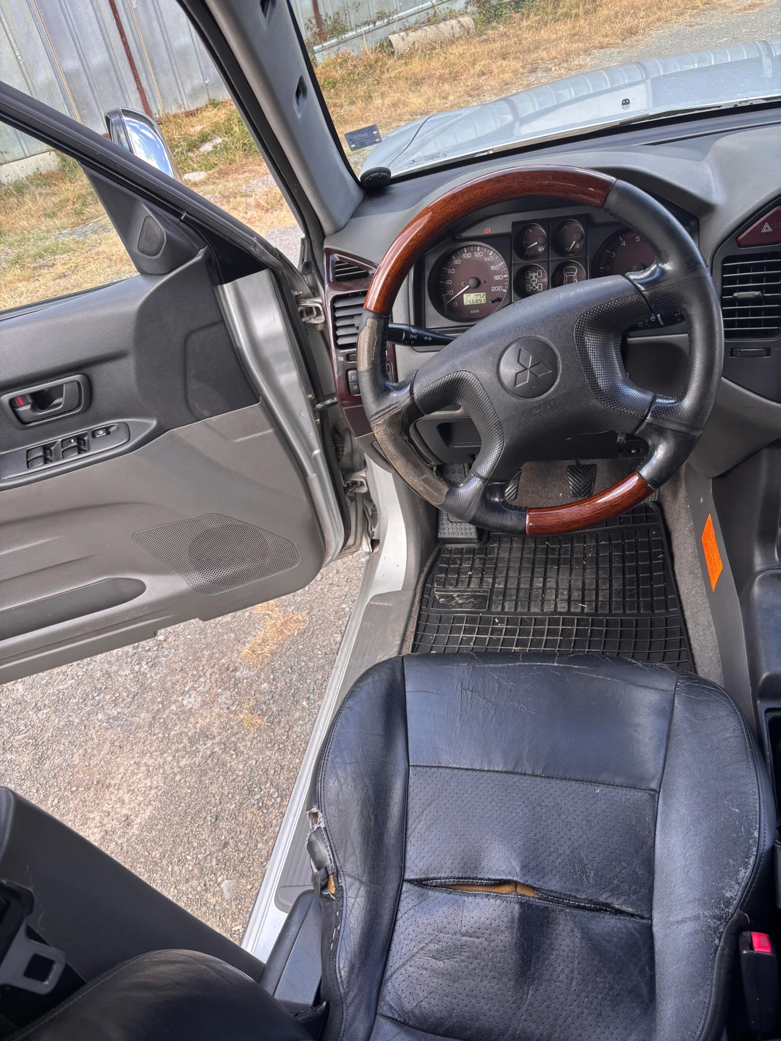 Mitsubishi Pajero, снимка 9 - Автомобили и джипове - 55413658