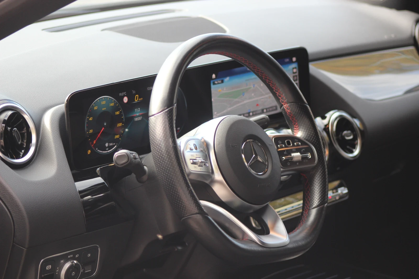 Mercedes-Benz GLA 200 2.0 TDI, снимка 11 - Автомобили и джипове - 55562258