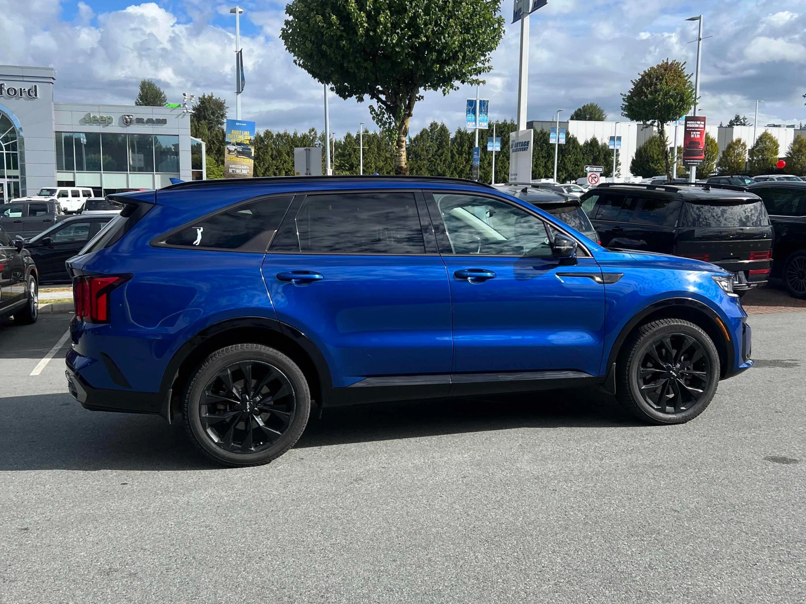 Kia Sorento EX+ AWD / Distronic / Carfax / Автокредит, снимка 3 - Автомобили и джипове - 55986701