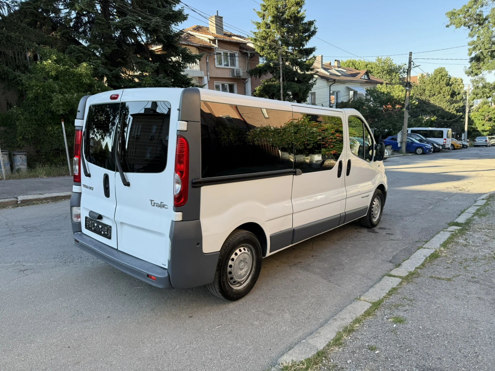 Renault Trafic 2.0DCI* 9места* МАХI* ПЕЧКА* КЛИМАТИК* , снимка 4 - Бусове и автобуси - 55286351