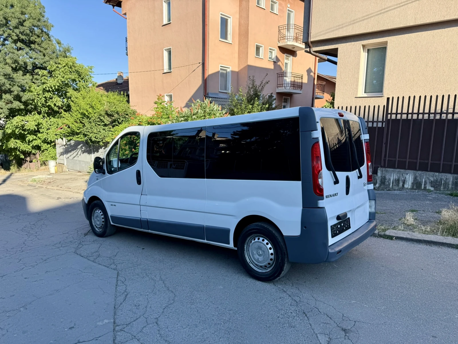 Renault Trafic 2.0DCI* 9места* МАХI* ПЕЧКА* КЛИМАТИК* , снимка 6 - Бусове и автобуси - 55286351