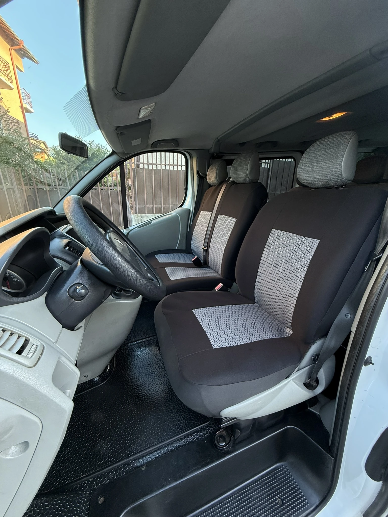 Renault Trafic 2.0DCI* 9места* МАХI* ПЕЧКА* КЛИМАТИК* , снимка 14 - Бусове и автобуси - 55286351