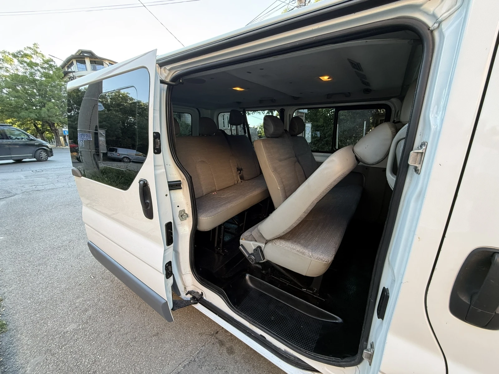 Renault Trafic 2.0DCI* 9места* МАХI* ПЕЧКА* КЛИМАТИК* , снимка 11 - Бусове и автобуси - 55286351