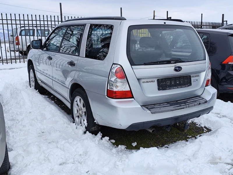 Subaru Forester 2.0i УНИКАТ, снимка 3 - Автомобили и джипове - 48669636