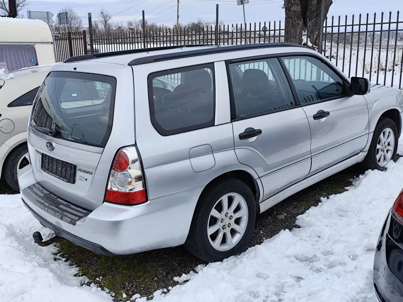 Subaru Forester 2.0i УНИКАТ, снимка 4 - Автомобили и джипове - 48669636