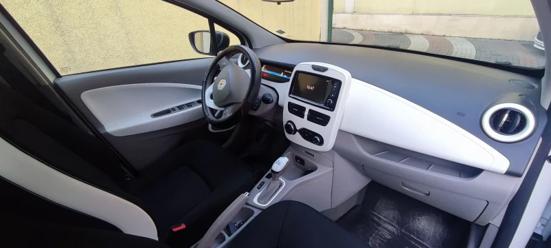 Renault Zoe, снимка 5 - Автомобили и джипове - 49058358