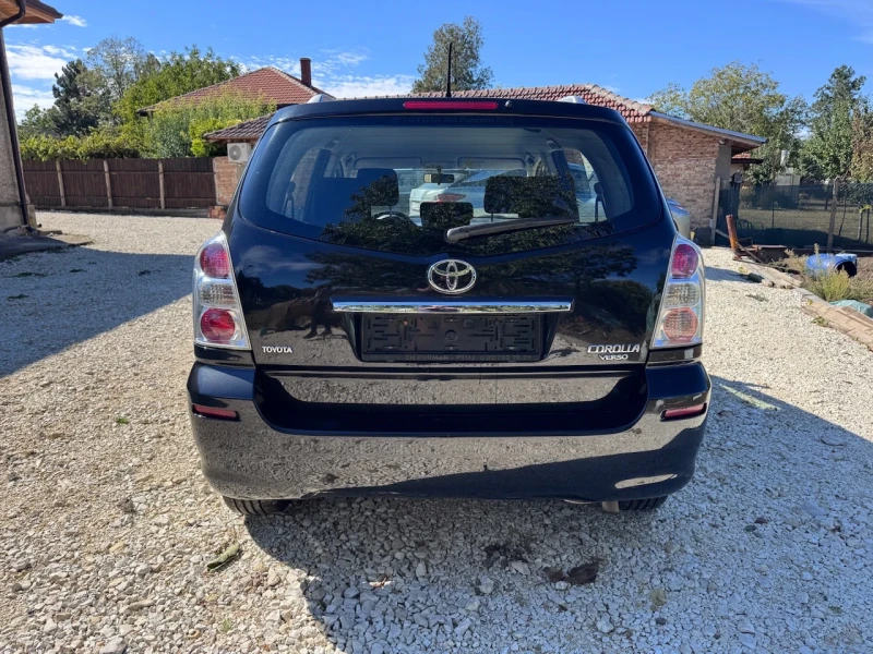 Toyota Corolla verso 1.8i Facelift, снимка 4 - Автомобили и джипове - 52621356