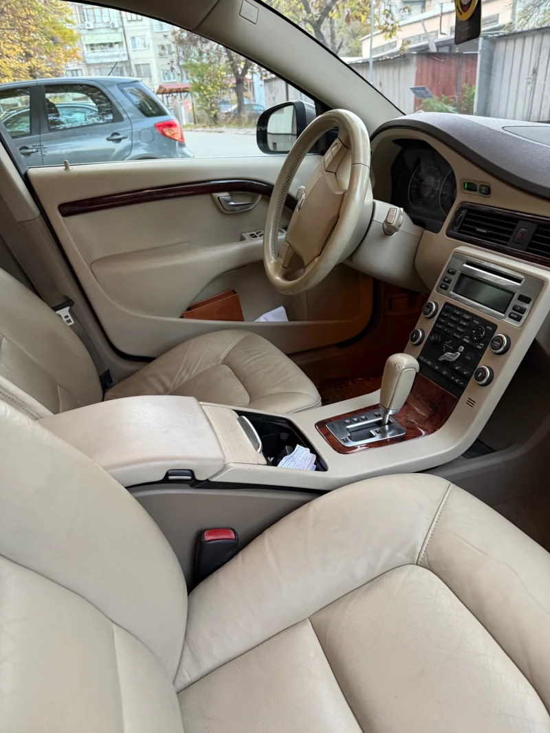 Volvo V70, снимка 3 - Автомобили и джипове - 52472618
