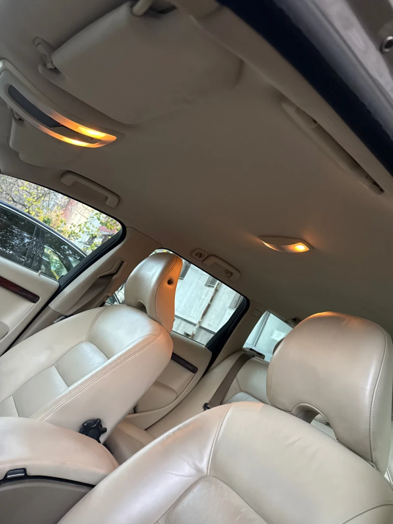 Volvo V70, снимка 11 - Автомобили и джипове - 52472618