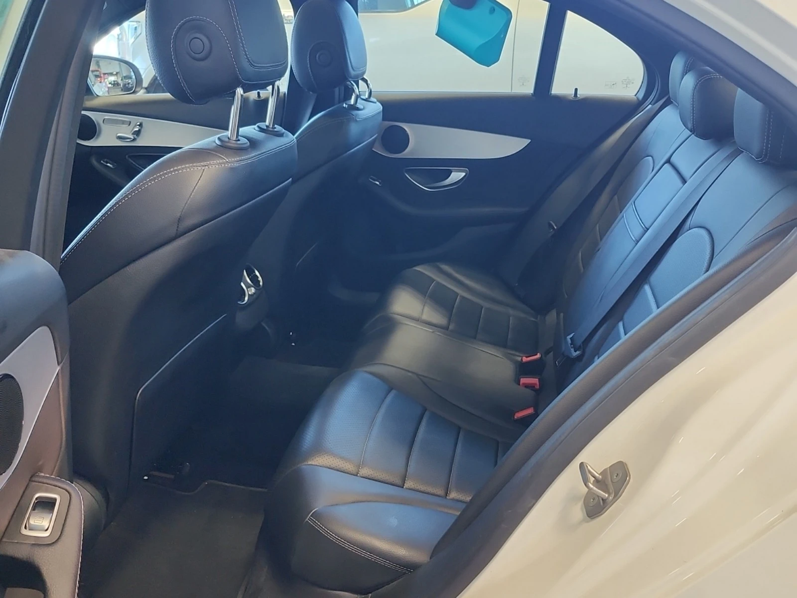 Mercedes-Benz C 300 * CARFAX* АВТОФИНАНСИРАНЕ* Цена до България*  - изображение 8