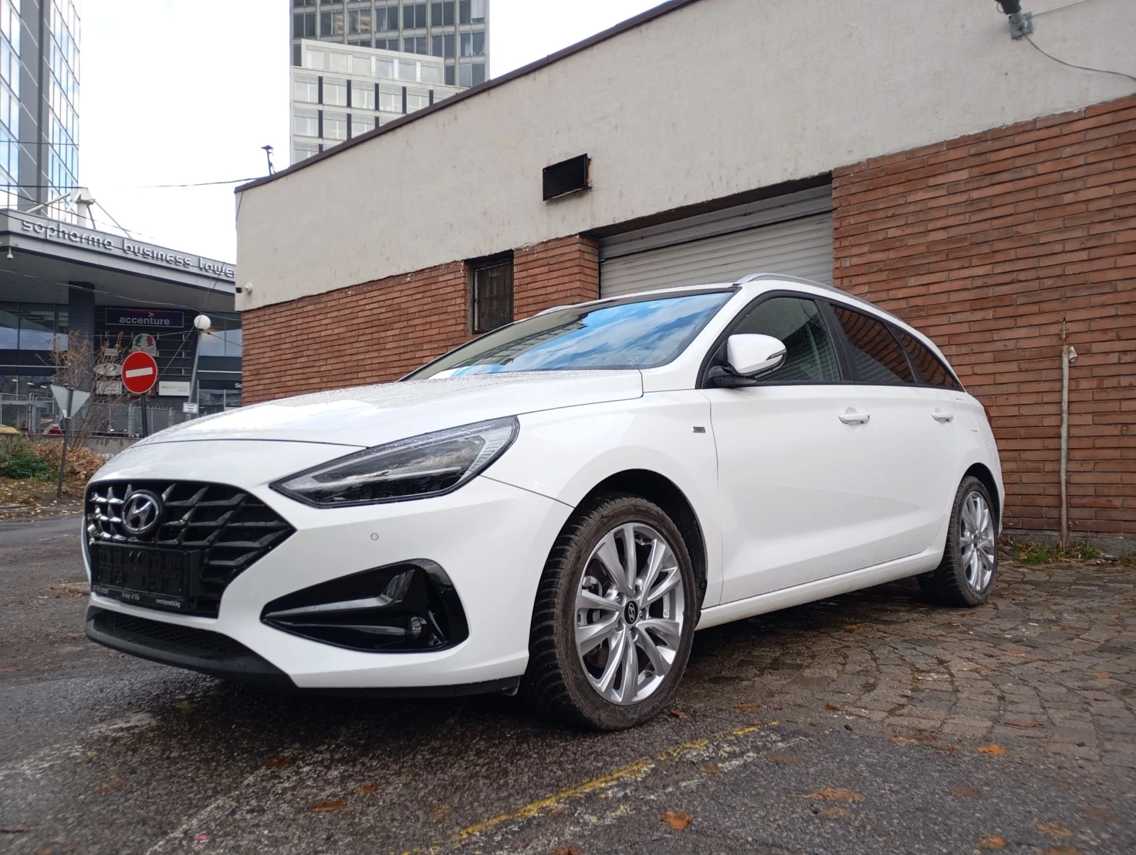 Hyundai I30 1.5 TGDI , Автомат , 10хил км - изображение 4