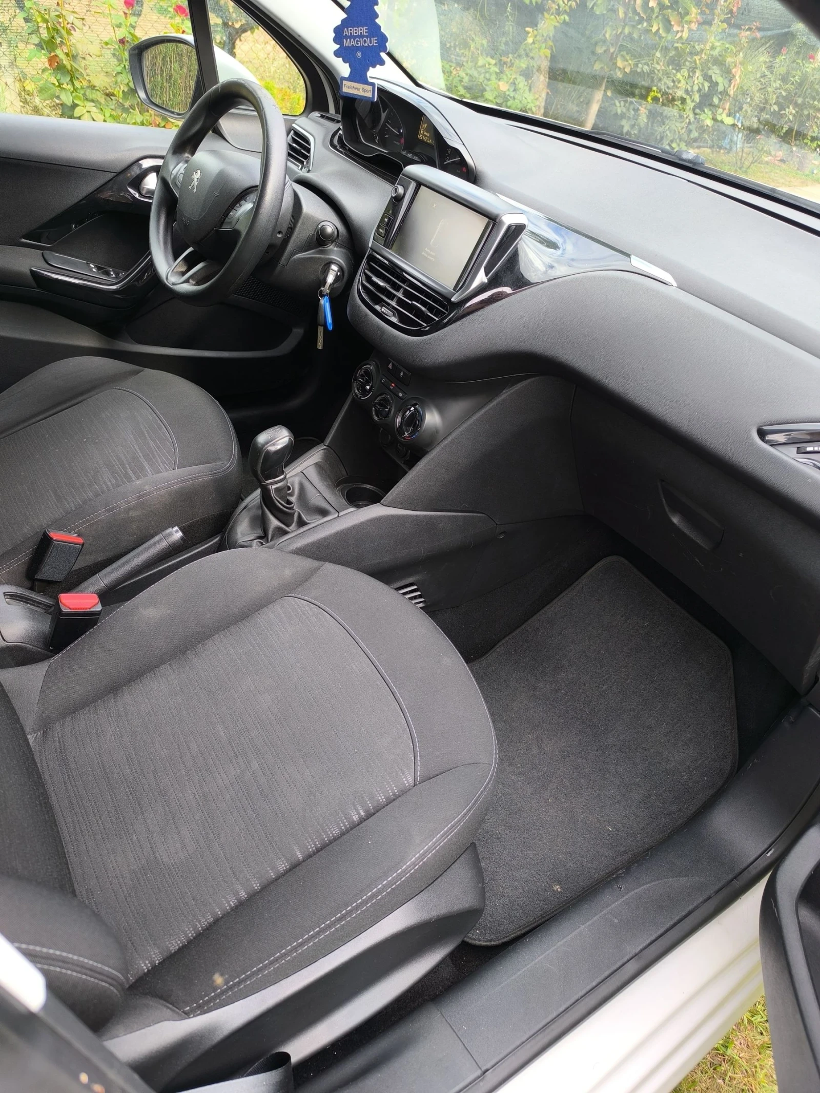 Peugeot 208  - изображение 7