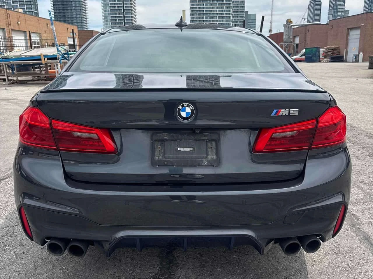 BMW M5 * CARFAX * ОБДУХВАНЕ * HARMAN * 360, снимка 4 - Автомобили и джипове - 54600196