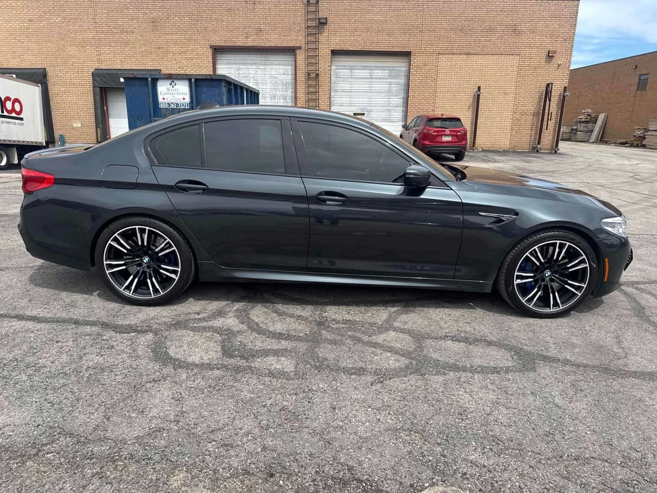 BMW M5 * CARFAX * ОБДУХВАНЕ * HARMAN * 360, снимка 3 - Автомобили и джипове - 54600196