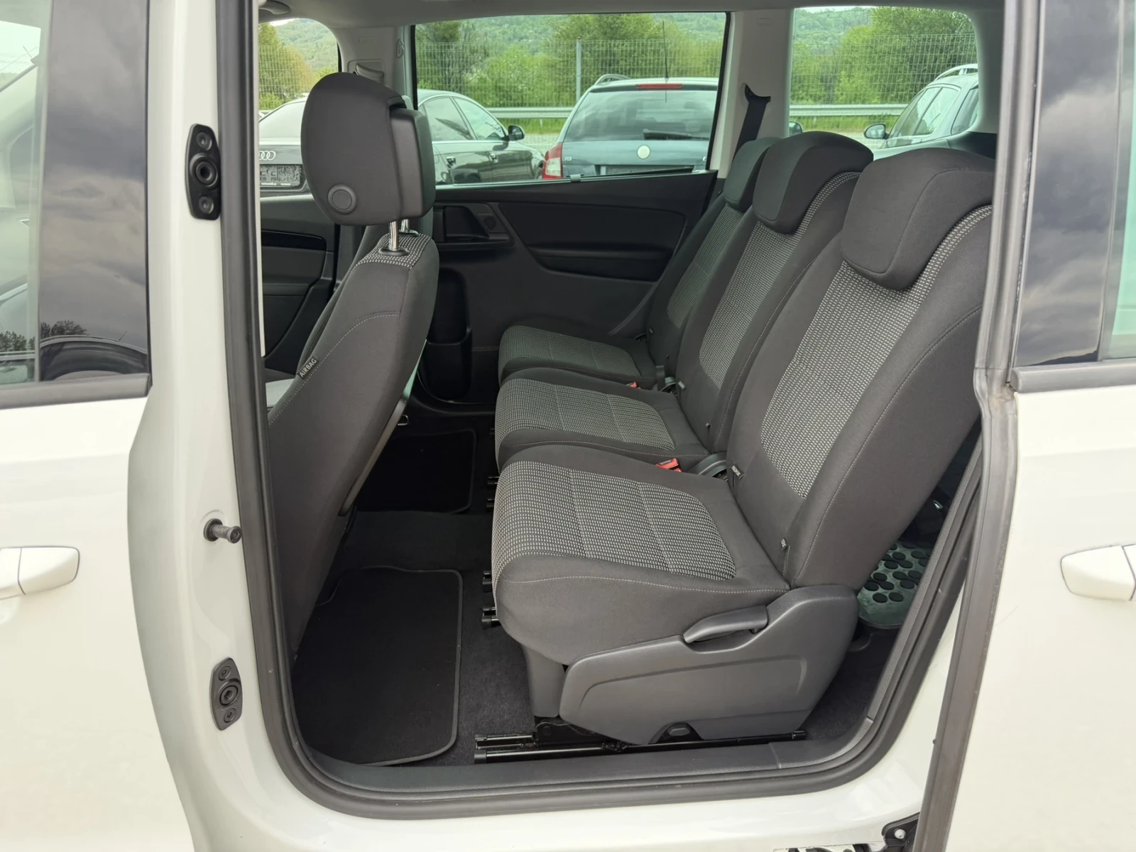 Seat Alhambra, снимка 9 - Автомобили и джипове - 54680583