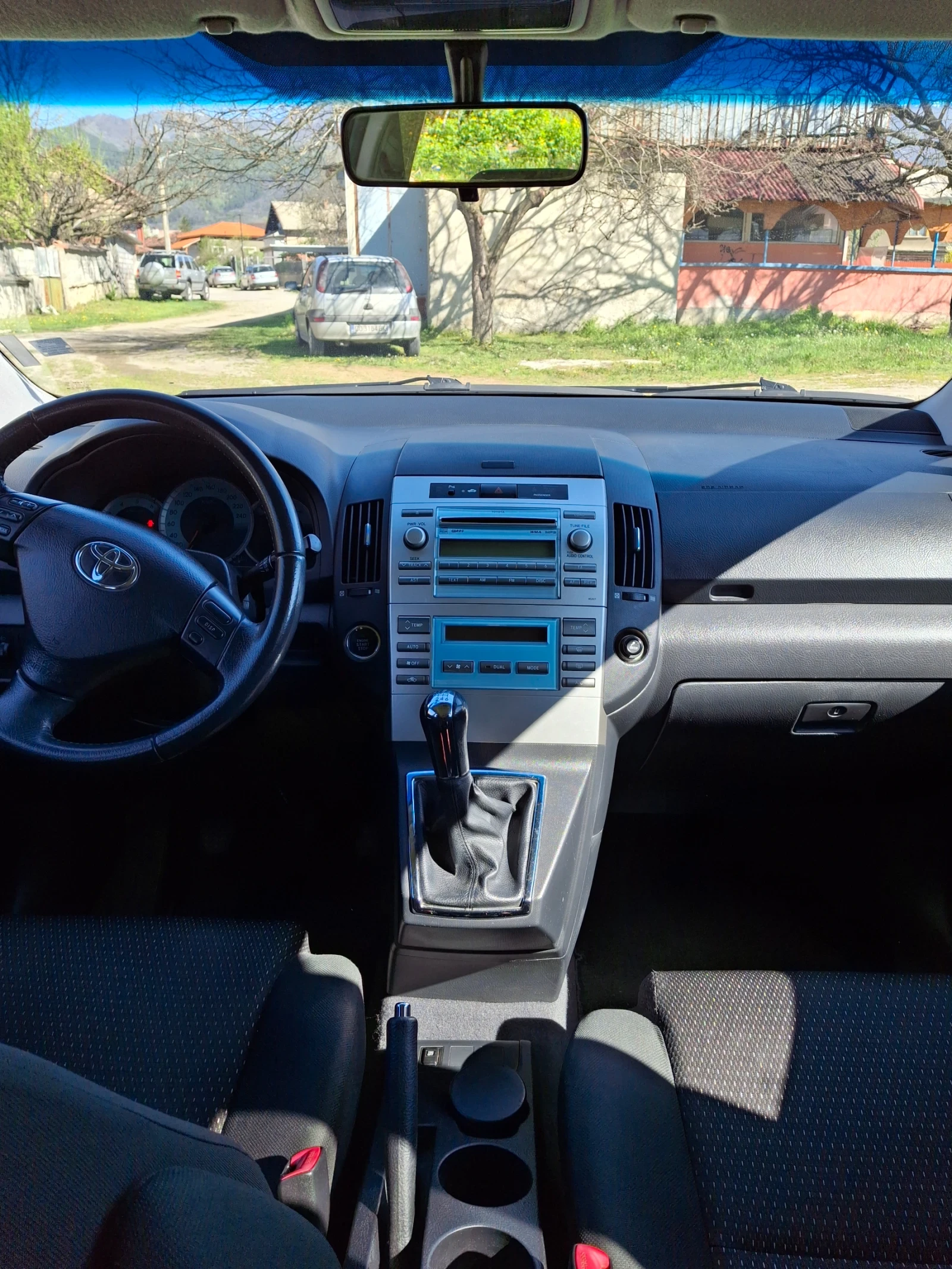 Toyota Corolla verso 2.2 d4d, снимка 12 - Автомобили и джипове - 55252478