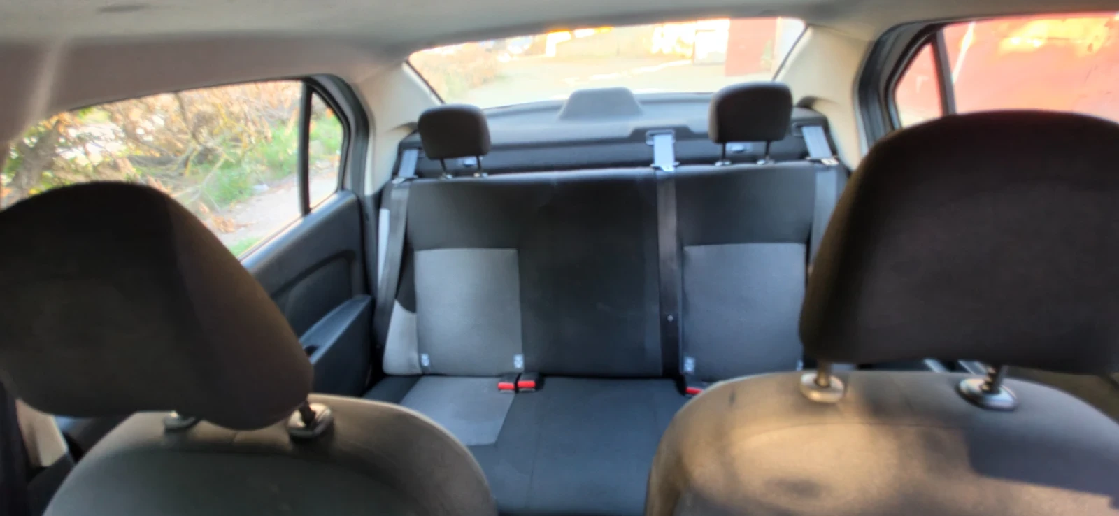 Dacia Logan 1.5DCI, снимка 11 - Автомобили и джипове - 55435590